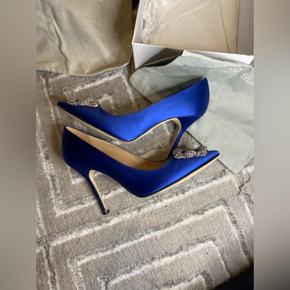 Blue Manolo Blahnik - Picture 4 of 8